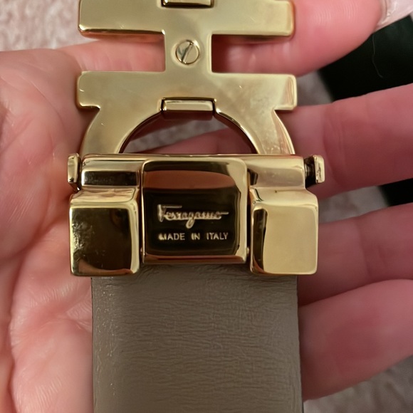 Reversible Ferragamo Leather Belt - Picture 6 of 16